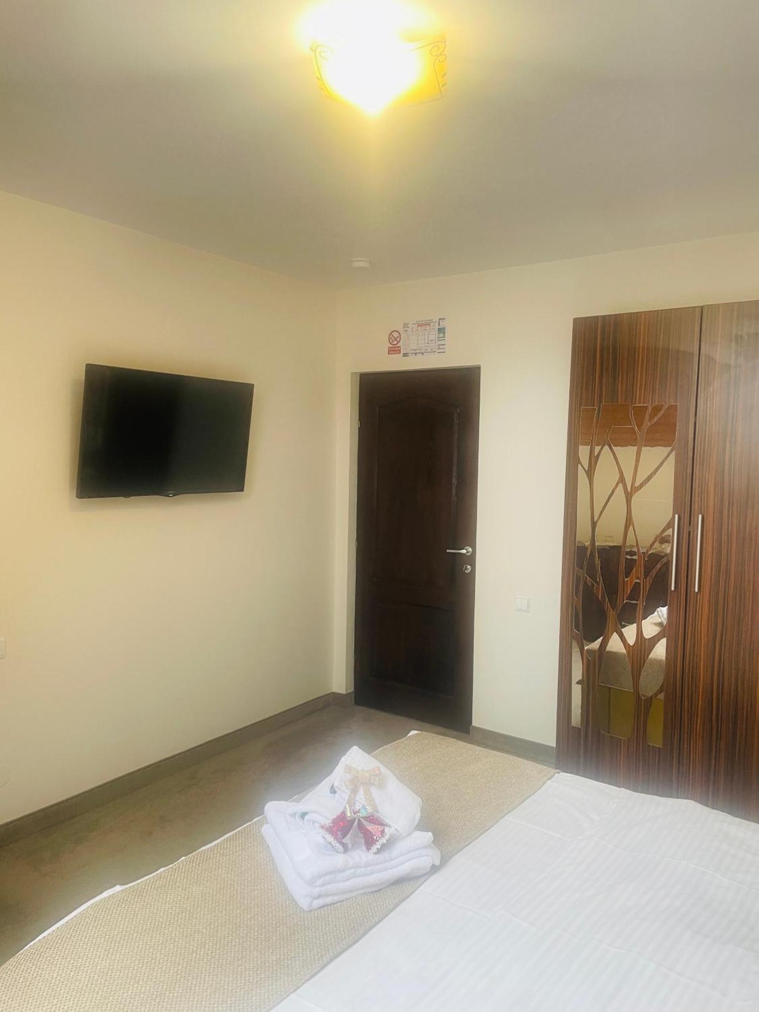 Casa Carmen Hotel Dorna-Arini Buitenkant foto